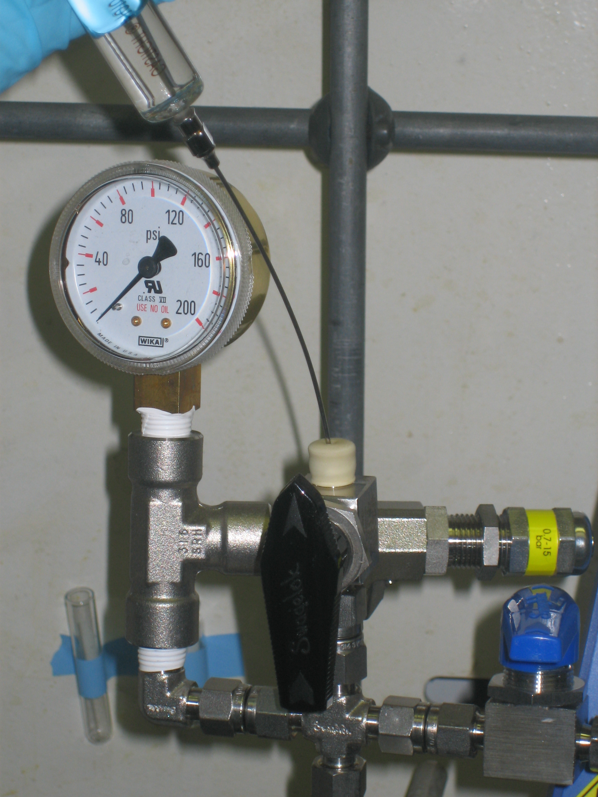 Figure 4. Valve orientation for injecting the catalyst solution.